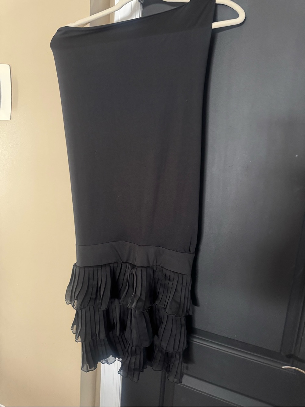 Black Strapless Ruffled Hem Dress - Picture 3 of 4